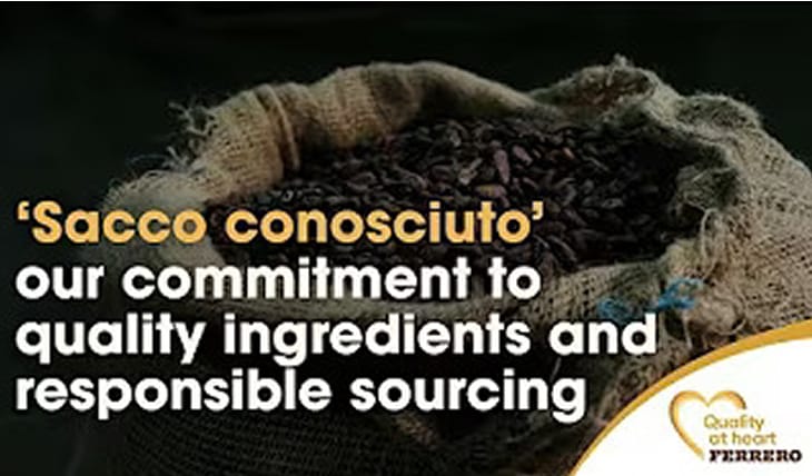 Un sac en jute contenant des fèves de cacao