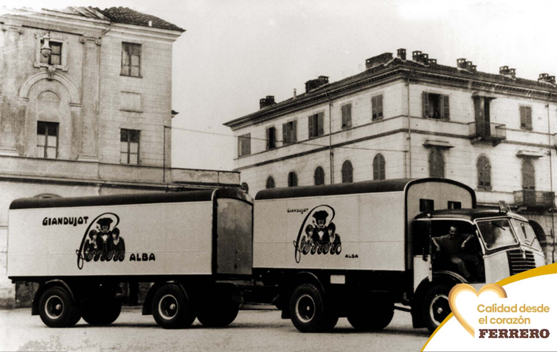 Fotografías en blanco y negro de los vehículos que transportaban los productos Ferrero en la década de 1940.